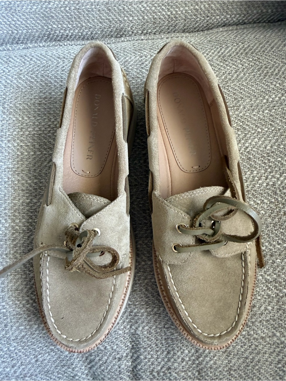 Donald Pliner Lillith Suede Boat Shoes Womens Size 7.5 M Beige Deck Loafers Lace